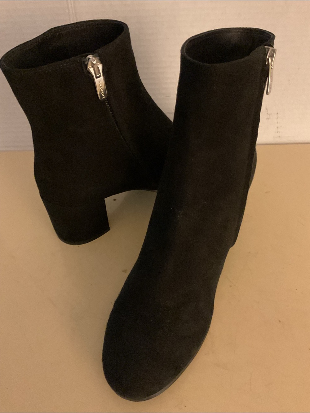 Margaux women Black Suede  Chelsea Heel boots US 7.5 Narrow - Picture 4 of 12